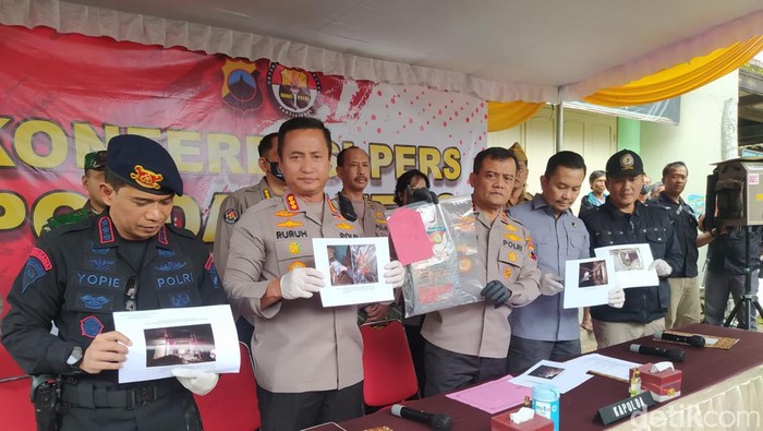 Kapolda Jateng Irjen Ahmad Luthfi mendatangi TKP ledakan petasan maut di Kaliangkrik Magelang, Senin (27/3/2023).