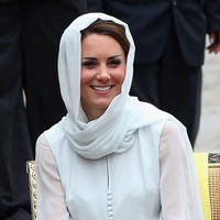 Saat itu Kate Middleton mendampingi sang suami Pangeran William mengunjungi Malaysia dalam rangkaian tur peringatan ulang tahun berlian atau Diamond Jubilee mendiang Ratu Elizabeth II. Foto: Getty Images