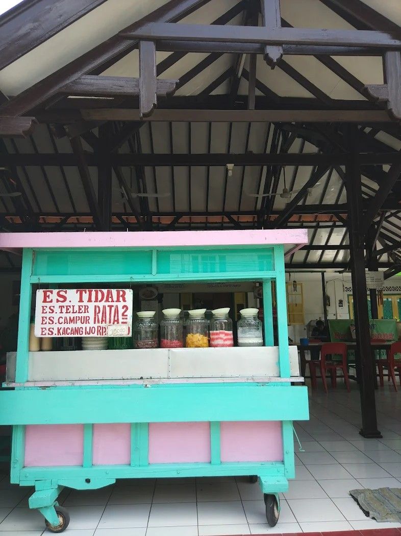 Kedai Es Teler di Surabaya