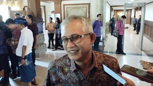 Ketua Komisi II DPRD Bali IGK Kresna Budi menyebut sebagai tuan rumah FIFA U-20, seharusnya Bali menghormati siapa pun yang datang.
