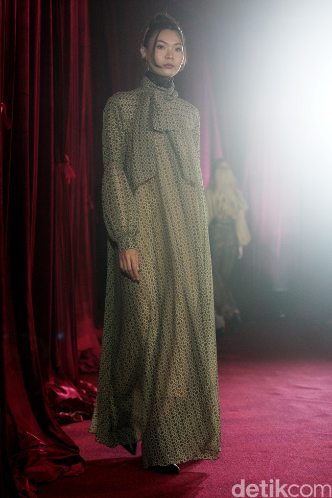 Inilah koleksi busana Lebaran 2023, Kolaborasi Aleza dengan tiga desainer, Mel Ahyar, Barli Asmara dan Rama Dauhan yang bertajuk The Pandora.  Foto: Mohammad Abduh/Wolipop.