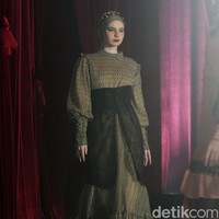 Inilah koleksi busana Lebaran 2023, Kolaborasi Aleza dengan tiga desainer, Mel Ahyar, Barli Asmara dan Rama Dauhan yang bertajuk The Pandora. Foto: Mohammad Abduh/Wolipop.