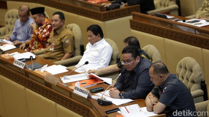 Komisi II DPR menggelar rapat bersama para penyelenggara pemilu, yakni KPU, Bawaslu dan Kemendagri hari ini soal verifikasi Prima.