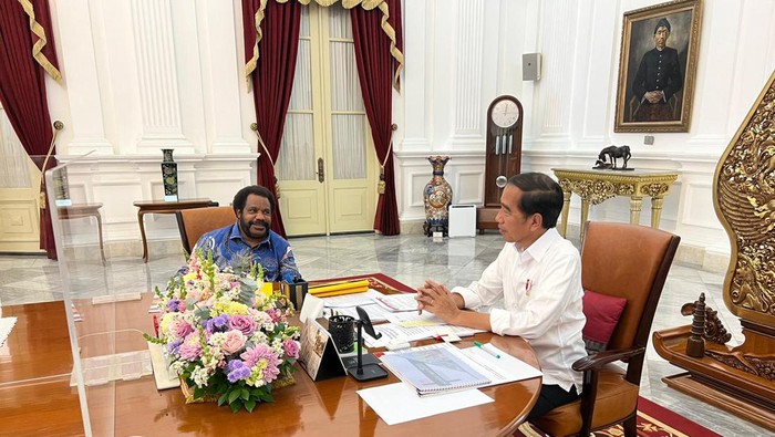 Lenis Kogoya saat bertemu Presiden Jokowi