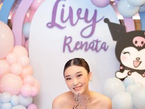 Meriah! 8 Momen Perayaan Ulang Tahun Livy Renata ke-21