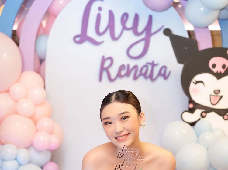 Meriah! 8 Momen Perayaan Ulang Tahun Livy Renata ke-21