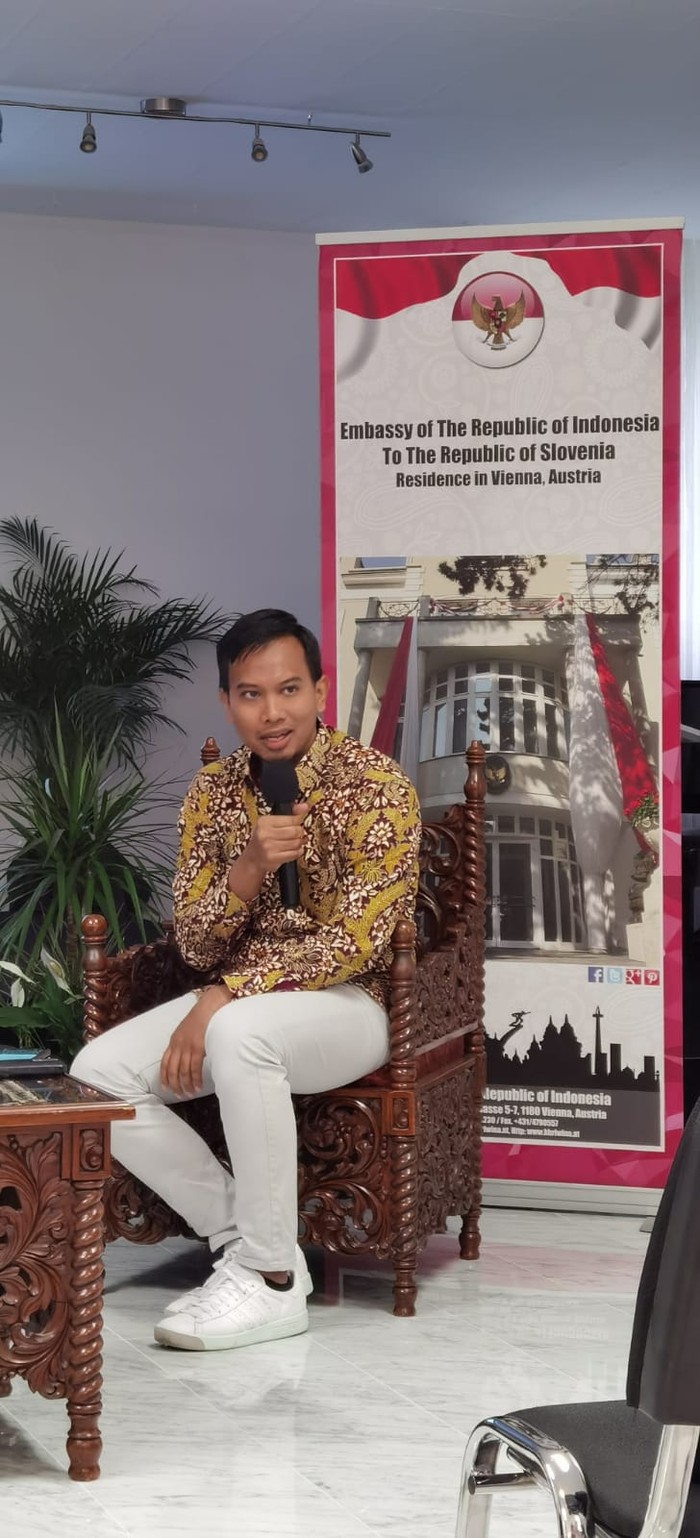 Lukmanul Hakim Zaini, Dosen IPB yang berkuliah di Austria menerbitkan buku