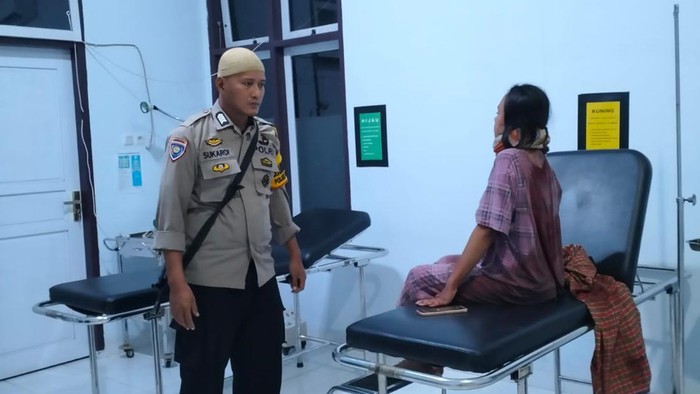 Pria berinisial DW (32) di Kabupaten Luwu Utara (Lutra), Sulawesi Selatan (Sulsel) memergoki istrinya, SR (25) selingkuh dengan tetangganya, KN (30).
