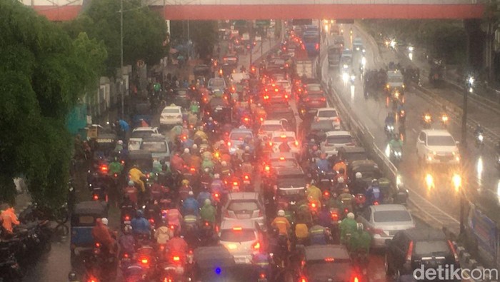 Macet di kawasan Pasar Senen, Jakpus, pukul 17.00 WIB.