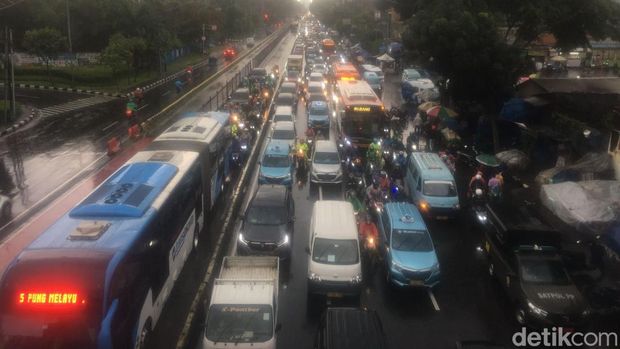 Macet di kawasan Pasar Senen, Jakpus, pukul 17.00 WIB.