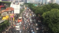 Cerita Pemotor Menahan Lelah Hadapi Macet Jl TB Simatupang Saat Puasa