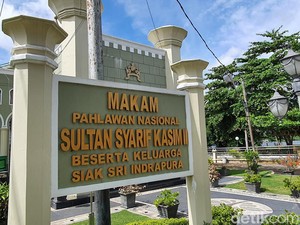 Yuk Ngabuburit ke Makam Sejarah Sultan Syarif Kasim II di Siak