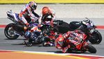 Ngeri! Begini Momen Marquez Tabrak Oliveira di MotoGP Portugal