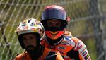 Ngeri! Begini Momen Marquez Tabrak Oliveira di MotoGP Portugal