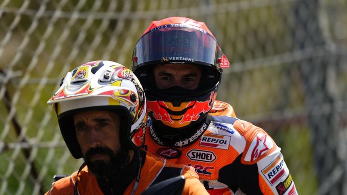 Ngeri! Begini Momen Marquez Tabrak Oliveira di MotoGP Portugal
