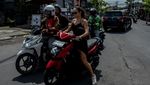 Masih Banyak Bule Hilir Mudik Naik Motor di Bali, Nih Foto-fotonya