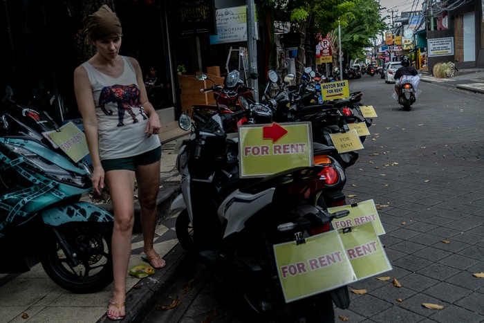 CANGGU, BALI, INDONESIA - MARCH 26: A foreigner tourist rides a motorcycle without helmet at a main road on March 26, 2023 in Canggu, Bali, Indonesia. Indonesian island of the gods plans to enact some rules for foreign tourists on operating motorcycles, scooters, and cars for travel around the island following a number of violations of traffic rules and bad behavior such as riding motorcycles without valid paperwork and helmets, driving recklessly, using fake Indonesian ID cards or abusing residence and work permits. (Photo by Agunng Parameswara/Getty Images)