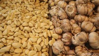 Terkini, harga bawang putih di Pasar Senen dijual dengan harga Rp. 35.000/Kg.