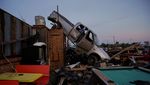 Mobil-mobil Ringsek Dihantam Tornado Dahsyat di Mississipi