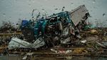 Mobil-mobil Ringsek Dihantam Tornado Dahsyat di Mississipi