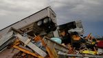 Mobil-mobil Ringsek Dihantam Tornado Dahsyat di Mississipi
