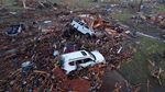 Mobil-mobil Ringsek Dihantam Tornado Dahsyat di Mississipi