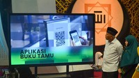 Digitalisasi terhadap pelayanan di masjid tersebut, di antaranya pengisian buku tamu, survei, pembayaran infak dan informasi masjid melalui QR Code serta pelayanan wifi gratis bagi pengunjung.