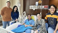 Banyak rekan artis yang menjenguk pria yang dikenal dengan nama King Nassar itu. Foto: Instagram Nassar