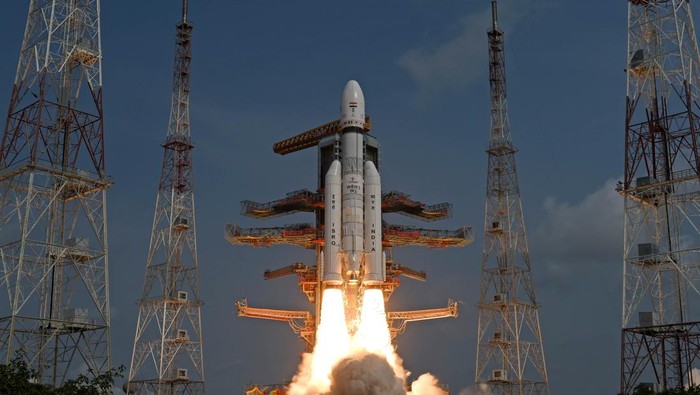Satelit konstelasi generasi pertama OneWeb telah berhasil mencapai orbit usai diluncurkan menggunakan roket terkuat India, Launch Vehicle Mark-3 (LVM3) yang lepas landas dari Satish Dhawan Space Center, Sriharikota, India pada Minggu (26/3) waktu setempat.