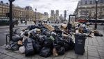 Parah! Sampah Makin Menumpuk di Tiap Sudut Paris