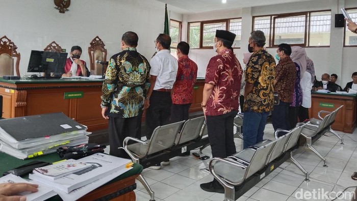 Pemeriksaan saksi kasus gratifikasi mantan Bupati Cirebon Sunjaya Purwadisastra di Pengadilan Tipikor Bandung, Senin (27/3/2023)