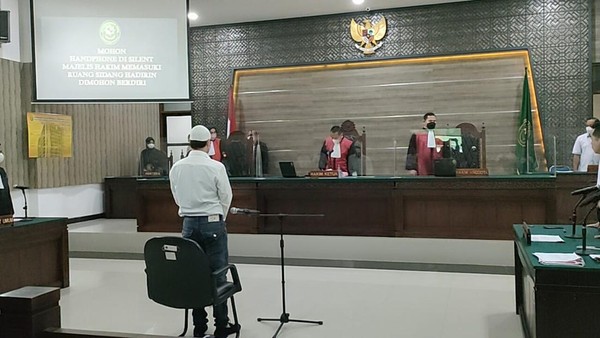 Penampakan Ferry Irawan Jalani Sidang Perdana KDRT Terhadap Venna Melinda