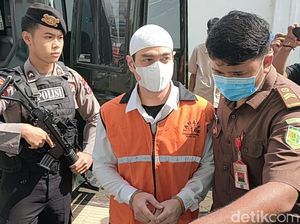 Penampakan Ferry Irawan Jelang Sidang Perdana Kasus KDRT Venna Melinda