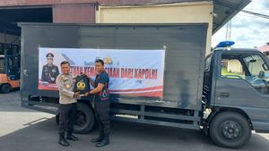 Polda Metro Salurkan 7.500 Paket Bansos Kapolri di Jakarta-Bekasi