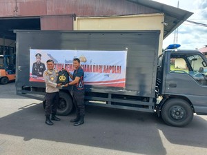 Polda Metro Salurkan 7.500 Paket Bansos Kapolri di Jakarta-Bekasi