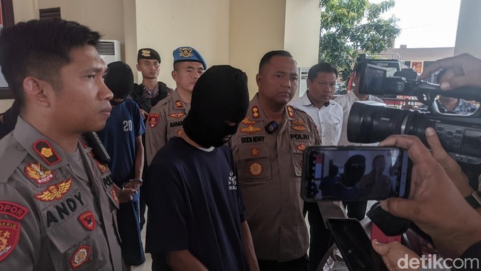 Polres Demak tangkap 4 pelaku penggunaan serbuk petasan, Senin (27/3/2023).