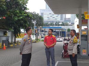 Polsek Mampang Patroli Minimarket, Imbau Warga Tak Lengah Parkir Motor