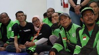 Kegiatan yang bertajuk Baksos Bersama Mitra Gojek ini merupakan aktivitas yang digerakan oleh 300 komunitas mitra driver Gojek di 25 kota Indonesia. 