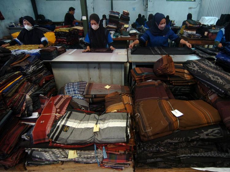 Berkah Ramadan, Produsen Sarung Kebanjiran Pesanan