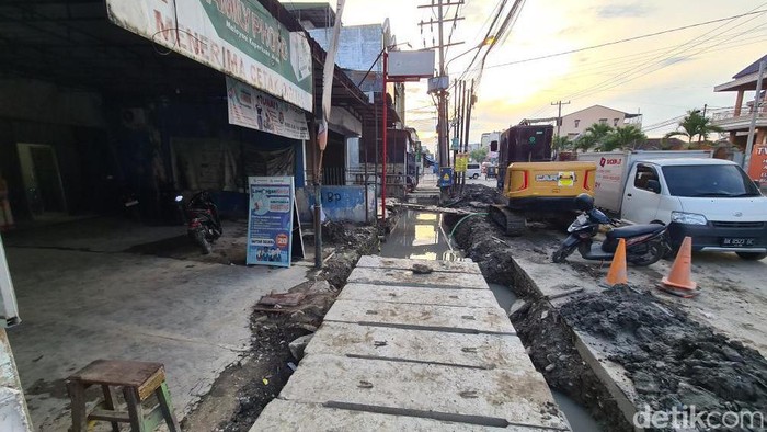 Proyek drainase di Medan yang belum rampung.