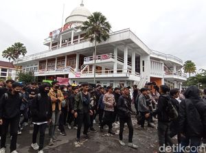 STMIK Tasikmalaya Ditutup Kemendikbudristek, Mahasiswa: Kami Rugi!