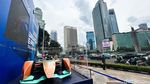 Replika Mobil Formula E Mejeng di Kawasan Bundaran HI