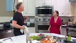Masak Steak Bareng Gordon Ramsay, Selena Gomez Seolah di MasterChef