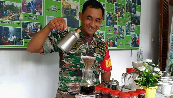 Serka Heri Purnomo mengembangkan kopi di Malang