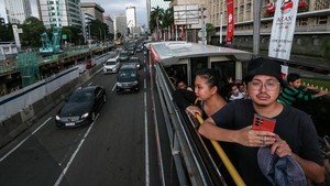Keliling Jakarta Naik Transjakarta 