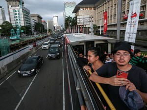 Keliling Jakarta Naik Transjakarta Asyik Juga Ternyata...