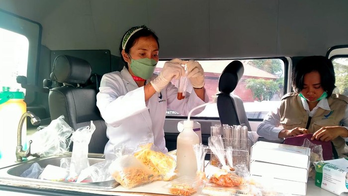 BBPOM di Denpasar ketika melakukan sidak dan pengujian di Pasar Batan Kendal, Denpasar pada Jumat (24/3/2023)