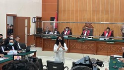Linda Alias Anita Dituntut 18 Tahun Bui di Kasus Narkoba Irjen Teddy!