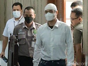 Pesan Dosa Jariyah Tanpa Hijab Pemantik Cekcok Ferry Irawan-Venna Melinda