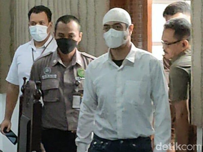 Sidang perdana kasus KDRT Ferry Irawan